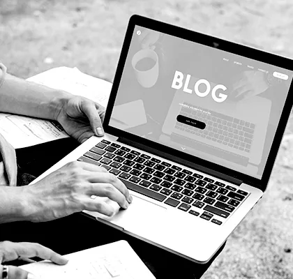 Rédaction de contenus pour un blog sur un pc portable